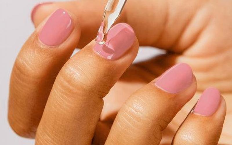 Het belang van nagelriemolie voor gezonde nagels