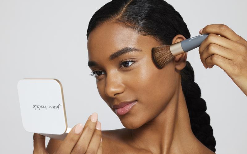 Waarom het reinigen van je make-upkwasten écht geen luxe is (+ de perfecte tools van Jane Iredale)